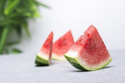 梦见自己吃蜜瓜,揭秘梦见吃蜜瓜的深层寓意